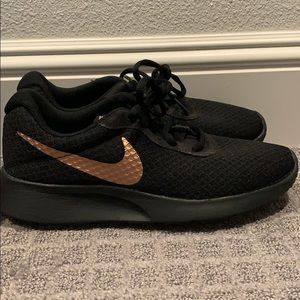 Nike Tanjun Sneakers size 8